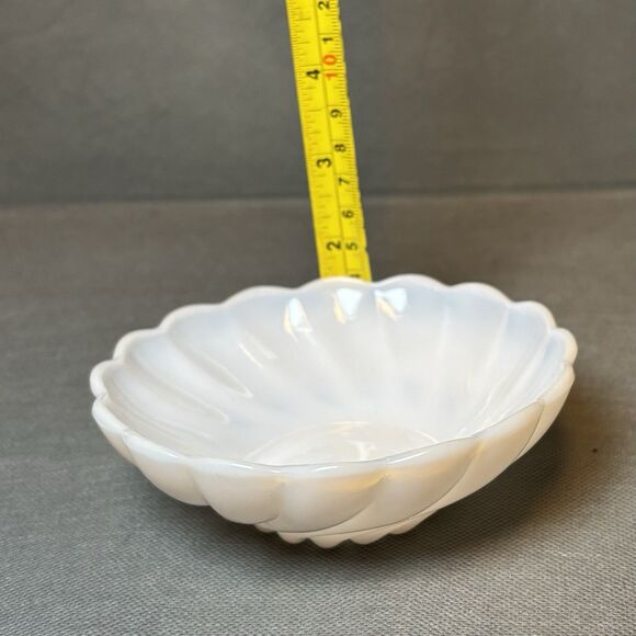Vintage Hazel Atlas Alpine White Swirl Serving Bowl Milk Glass 1950s Opaque - Picture 6 of 7